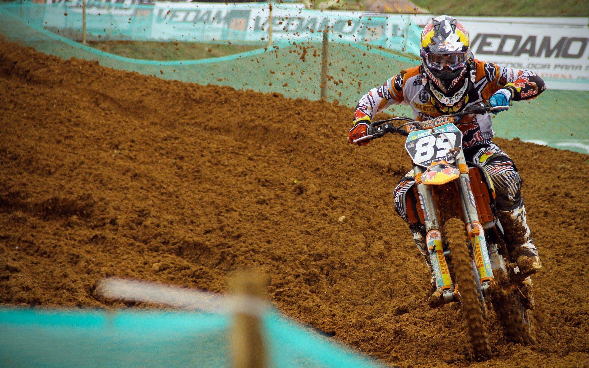 深足失利旧影重现，小克鲁伊夫帅位亮起红灯